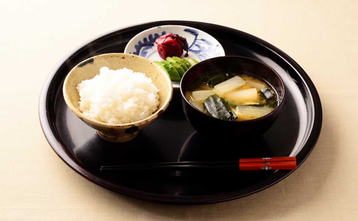 食べることは自立になる...土井善晴さんが新生活に「一汁一菜」をすすめる理由のサムネイル
