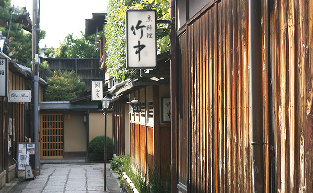 京都人が三条通で選ぶ「カツカレー」と「ビフカツ丼」