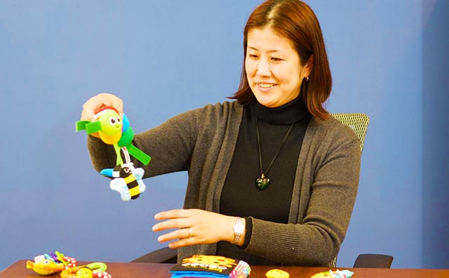 「あかちゃんの発達心理学」にハマった女性が楽しむ“おもちゃ人生”のサムネイル