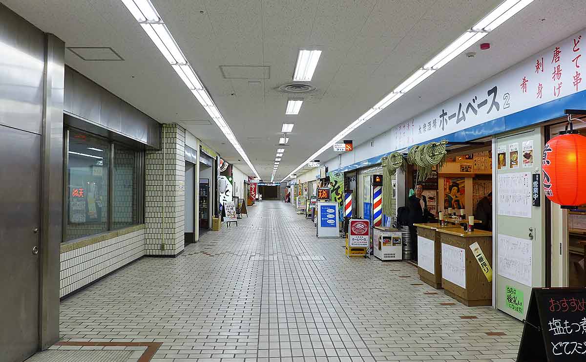 桜木町ぴおシティの地下飲食店街 カストリ横丁幻視行