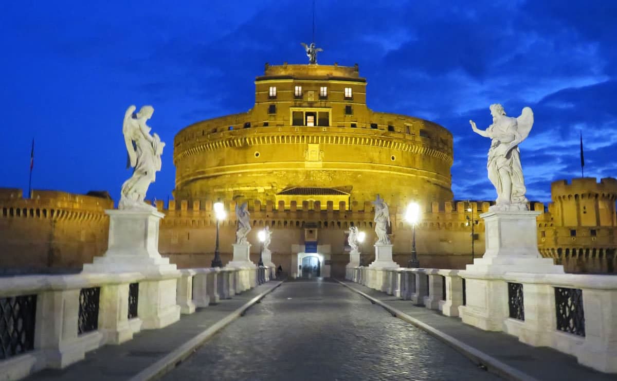 日本の有名お菓子と「ローマの戦車競技場」を繋ぐ意外な線...ラテン語のプロが歩いた歴史の跡のサムネイル