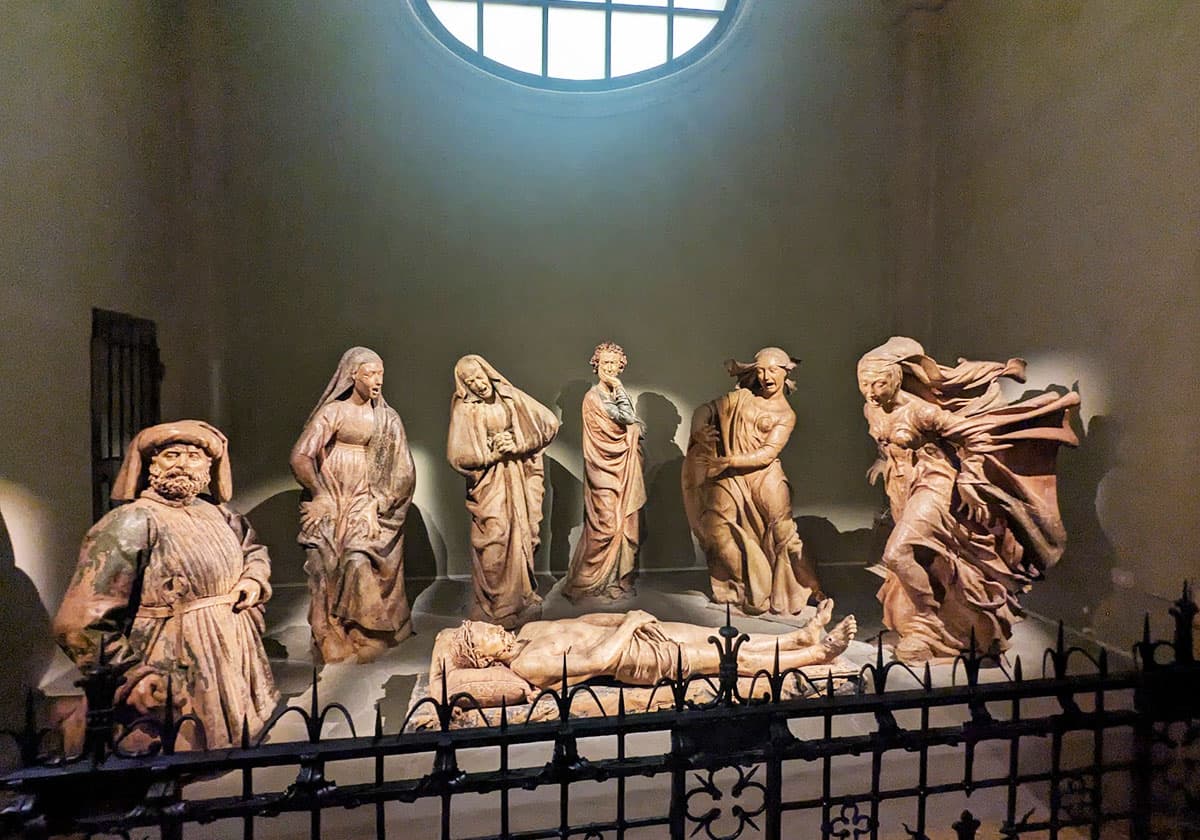 マセラティのロゴは「ボローニャの噴水」が由来？ 日本橋三越とも繋がる、高級車と海の神の意外な関係のサムネイル