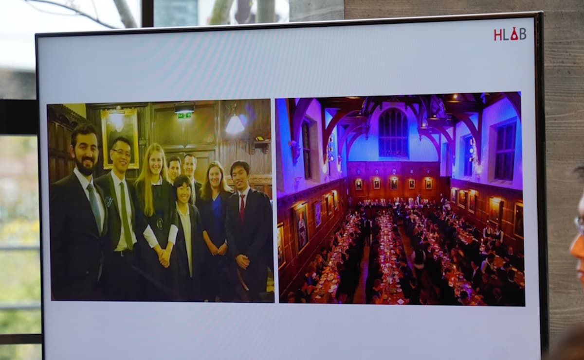 ケンブリッジ大学「フォーマルディナー」の様子