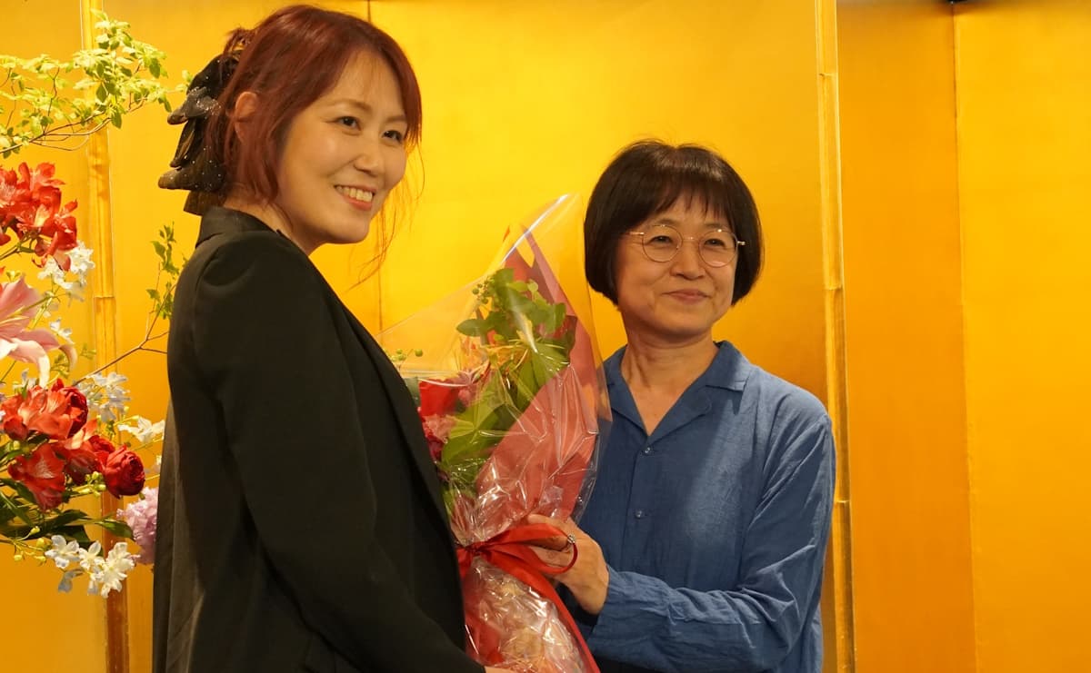左から加賀谷きよいさん、恩田陸さん