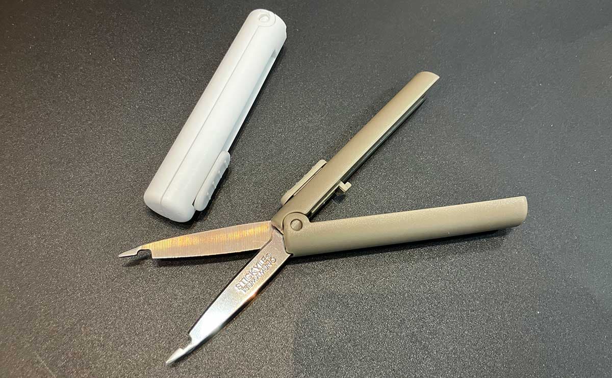 「スティッキールはさみ ツマムノ」（サンスター文具株式会社）