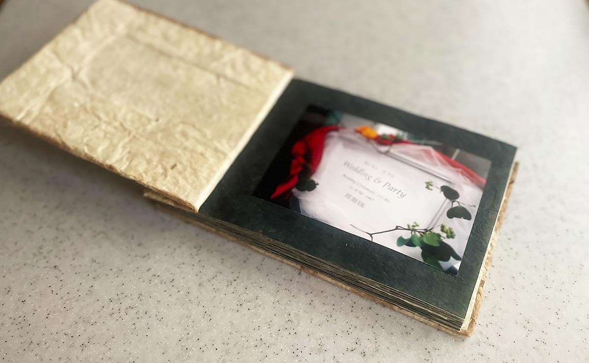 夫がいなくなったなら数えなくてもいいのに　結婚29周年、遺影の前で呟いた言葉（連載「夫を失うということ」第36話）のサムネイル