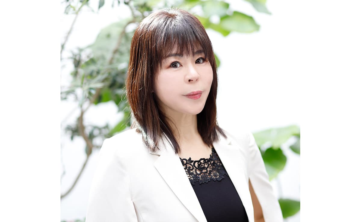 高殿円さん「書かずには死ねなかった」。氷河期世代の“鎮魂の物語”のサムネイル