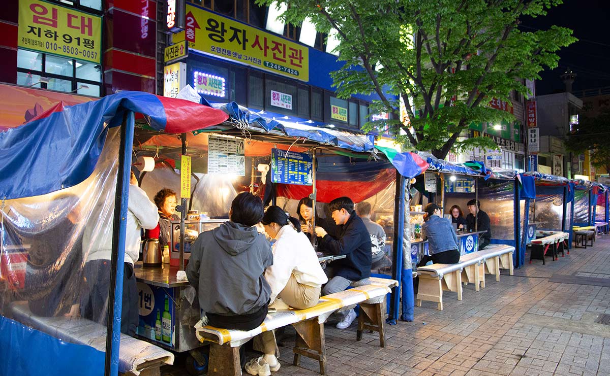 西面ロッテ裏屋台