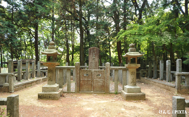 十七烈士の墓、真木和泉