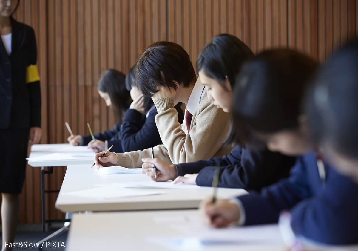 女子高生のSNS特定で不審者が続出　盗撮被害を生んだ｢特定班｣の恐怖のサムネイル