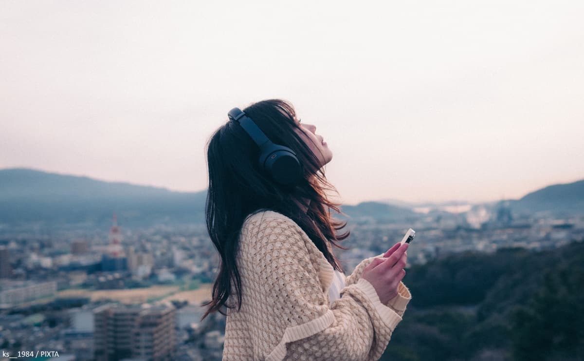 悲しいとき、なぜあの曲を聴くのか？ 心のトラウマを癒す「歌詞」の効力のサムネイル